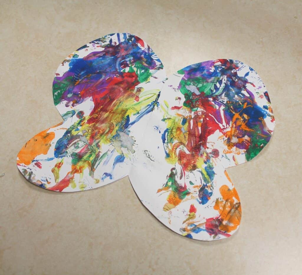 rainbow crafts - crafts for kids- kid crafts - amorecraftylife.com #preschool #kidscraft #craftsforkids