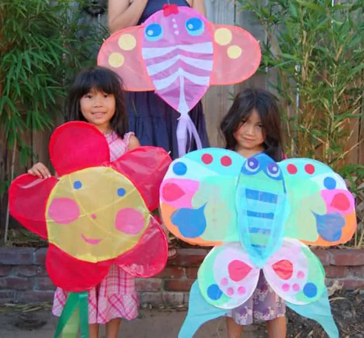 homemade colorful kite - kite crafts for kids- spring kid crafts-  kid crafts - amorecraftylife.com #preschool 