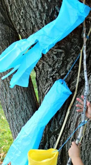 windsock kite - spring kid crafts- kid crafts - amorecraftylife.com #preschool #craftsforkids #crafts #kidscraft