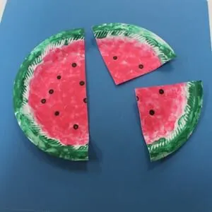 watermelon plate craft - watermelon craft - summer crafts - crafts for kids- kid crafts - amorecraftylife.com #preschool #kidscraft #craftsforkids