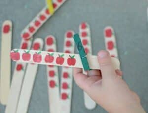 apple activity fall activity - kid activity #preschool #craftsforkids amorecraftylife.com