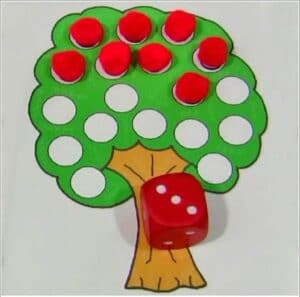 apple activity fall activity - kid activity #preschool #craftsforkids amorecraftylife.com