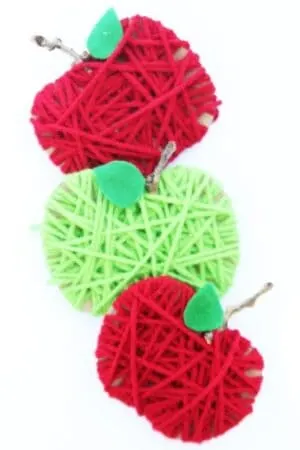 apple kid crafts- amorecraftylife.com - fall kid craft - craft for kids