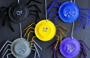 spider kid crafts- fall kid craft - halloween kid craft- crafts for kids - amorecraftylife.com #kidscraft #craftsforkids #preschool