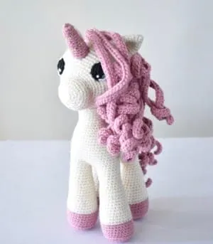 unicorn crochet pattern - amorecraftylife.com #baby #crochet #crochetpattern #freecrochetpattern