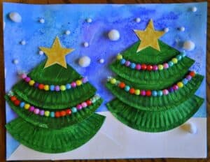 christmas tree kid craft - christmas kid craft - arts and crafts activities - amorecraftylife.com #kidscraft #craftsforkids #preschool 