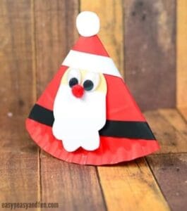 Santa kid craft - christmas kid craft - arts and crafts activities - amorecraftylife.com #kidscraft #craftsforkids #christmas #preschool