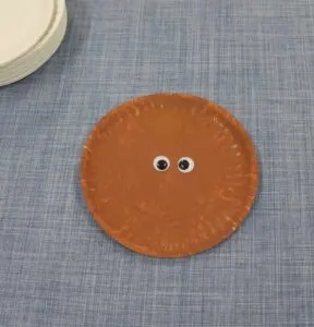 curly turkey kid craft - fall kid craft - paper plate craft - thanksgiving kid craft - amorecraftylife.com #kidscraft #craftsforkids #preschool