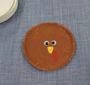 curly turkey kid craft - fall kid craft - paper plate craft - thanksgiving kid craft - amorecraftylife.com #kidscraft #craftsforkids #preschool