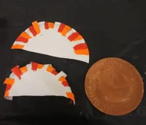 curly turkey kid craft - fall kid craft - paper plate craft - thanksgiving kid craft - amorecraftylife.com #kidscraft #craftsforkids #preschool