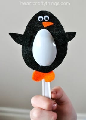 penguin kid crafts - arts and crafts activities -winter kid craft- amorecraftylife.com #kidscraft #craftsforkids #winter #preschool