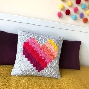 heart pillow crochet pattern - heart crochet pattern- crochet pattern pdf - valentines day pattern- amorecraftylife.com #heart #crochet #crochetpattern