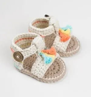 baby sandals crochet pattern - baby shoes crochet patterns - baby booties - baby gift - crochet pattern pdf - amorecraftylife.com #crochet #crochetpattern #baby