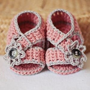 baby sandals crochet pattern - baby shoes crochet patterns - baby booties - baby gift - crochet pattern pdf - amorecraftylife.com #crochet #crochetpattern #baby