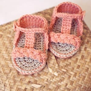 baby sandals crochet pattern - baby shoes crochet patterns - baby booties - baby gift - crochet pattern pdf - amorecraftylife.com #crochet #crochetpattern #baby
