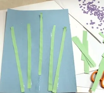 paper flower kid craft - spring flower kid crafts - crafts for kids - kid craft -#kidscraft #preschool #craftsforkids amorecraftylife.com