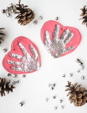 Christmas salt dough ornaments  -amorecraftylife.com #kidscraft #craftsforkids #preschool
