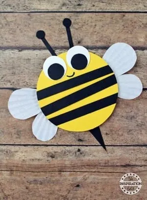 Bee Kid Crafts - bug kid craft - insect kid craft amorecraftylife.com #kidscrafts #craftsforkids #preschool