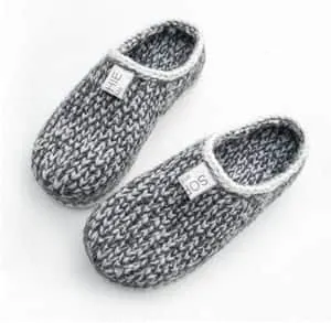 slipper crochet patterns - crochet pattern pdf - hat crochet pattern - amorecraftylife.com #crochet #crochetpattern