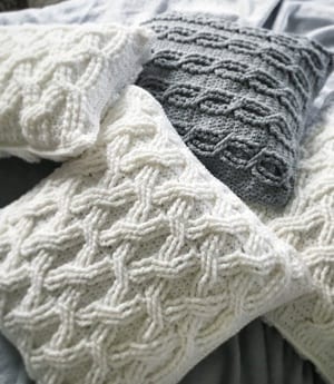 pillow crochet pattern -amorecraftylife.com #crochet #crochetpattern #diy