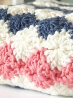 harlequin baby blanket free crochet pattern - bulky yarn- pattern pdf - amorecraftylife.com #crochet #crochetpattern #freecrochetpattern