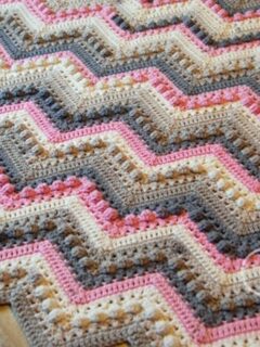 hugs kisses baby blanket free crochet pattern - ripple crochet pattern- pattern pdf - amorecraftylife.com #crochet #crochetpattern #freecrochetpattern