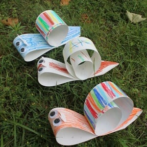 striped paper snail Kid Craft- amorecraftylife.com #kidscrafts #craftsforkids #preschool