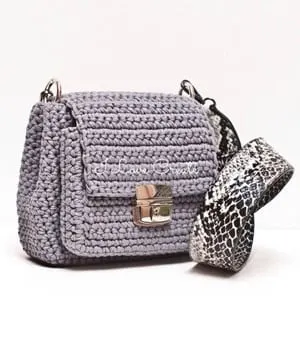 purse crochet pattern - handbag crochet pattern - amorecraftylife.com #bag #crochet #crochetpattern