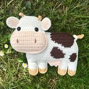 cow crochet pattern- amorecraftylife.com #crochet #crochetpattern #diy