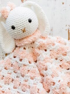 bunny baby lovey crochet pattern - amorecraftylife.com #baby #crochet #crochetpattern #freecrochetpattern