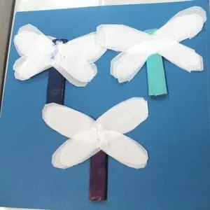 paper roll dragonfly Kid Crafts- amorecraftylife.com #kidscrafts #craftsforkids #preschool