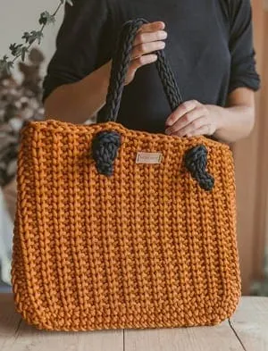 purse crochet pattern - handbag crochet pattern - amorecraftylife.com #bag #crochet #crochetpattern