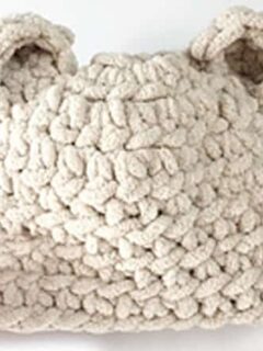 bear baby hat crochet pattern - baby crochet pattern - free crochet pattern - amorecraftylife.com #crochet #crochetpattern #freecrochetpattern #baby