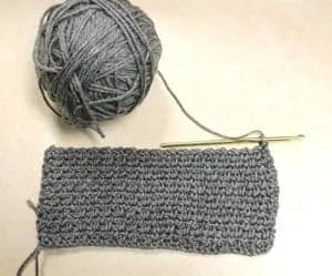 moss stitch tutorial - amorecraftylife.com #baby #crochet #crochetpattern #freecrochetpattern