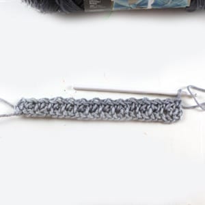 moss stitch tutorial - amorecraftylife.com #baby #crochet #crochetpattern #freecrochetpattern