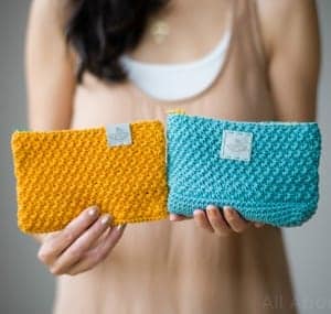 zippered pouch crochet pattern - clutch crochet pattern - amorecraftylife.com #crochet #crochetpattern #freecrochetpattern