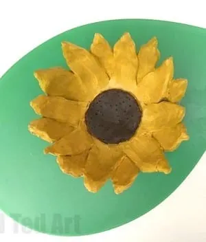 sunflower kid craft - amorecraftylife.com #kidscrafts #craftsforkids #preschool