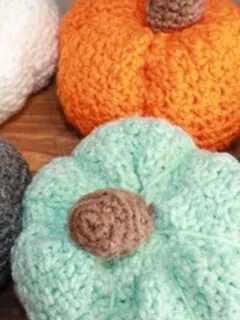 pumpkin crochet patterns- fall crochet pattern- amorecraftylife.com #crochet #crochetpattern #diy #freecrochetpattern