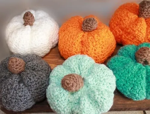 pumpkin crochet patterns- fall crochet pattern- amorecraftylife.com #crochet #crochetpattern #diy #freecrochetpattern