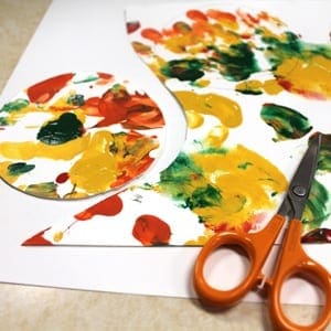 fingerprint Fall tree Kid Craft- easy autumn kid craft - amorecraftylife.com #kidscrafts #craftsforkids #preschool