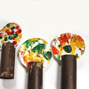 fingerprint Fall tree Kid Craft- easy autumn kid craft - amorecraftylife.com #kidscrafts #craftsforkids #preschool