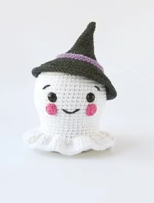 Halloween crochet patterns- fall crochet pattern- amorecraftylife.com #crochet #crochetpattern #diy #halloween