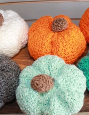 pumpkin crochet patterns- fall crochet pattern- amorecraftylife.com #crochet #crochetpattern #diy #freecrochetpattern