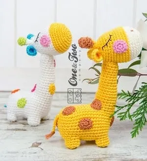 giraffe crochet patterns- toy crochet pattern- amorecraftylife.com #amigurumi #crochet #crochetpattern #diy