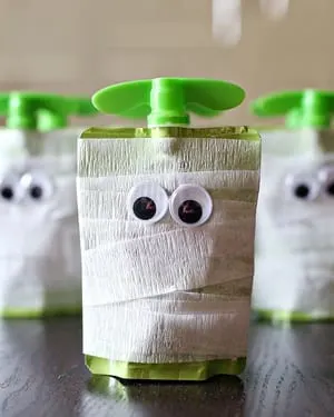 easy party treats- halloween fall snacks - school parties - recipes for kids - amorecraftylife.com #kidsactivities #halloween #preschool