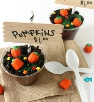 easy party treats- halloween fall snacks - school parties - recipes for kids - amorecraftylife.com #kidsactivities #halloween #preschool