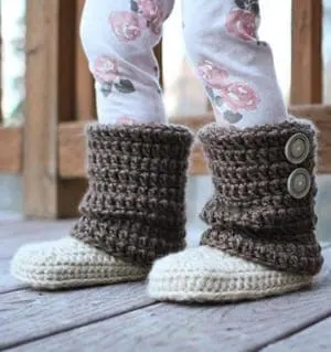 baby boots crochet patterns - baby shoes crochet pattern- baby booties- amorecraftylife.com #crochet #crochetpattern #diy #baby #babycrochet