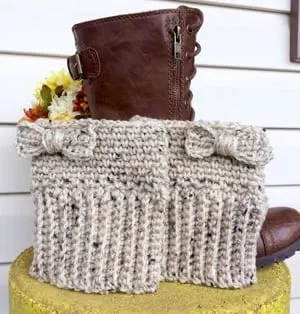 boot cuffs crochet patterns - legwarmers crochet pattern- amorecraftylife.com #crochet #crochetpattern #diy