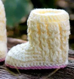 baby boots crochet patterns - baby shoes crochet pattern- baby booties- amorecraftylife.com #crochet #crochetpattern #diy #baby #babycrochet