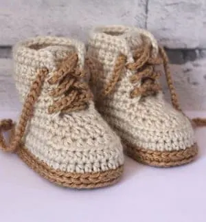 baby boots crochet patterns - baby shoes crochet pattern- baby booties- amorecraftylife.com #crochet #crochetpattern #diy #baby #babycrochet